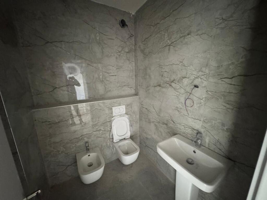 📣 Shitet Apartament 1+1 📍 Adresa: Astir, Bulevardi i Ri💶 Çmimi: 110,000 €