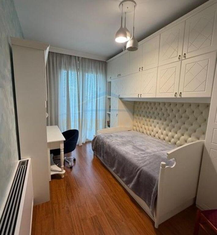 For sale, Apartment 3+1+2+2 Parking Spaces, Elbasan Street, Tirana