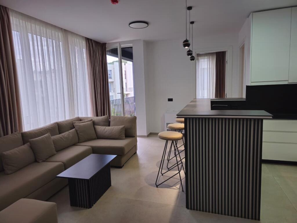 🏡 Jepet me Qira – Apartament 2+1, Liqeni i Thatë, Forest Green