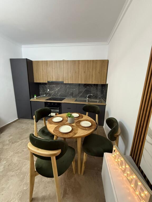 Shitet Apartament 1+1 me Depo dhe Parkim – Shkëmbi i Kavajës