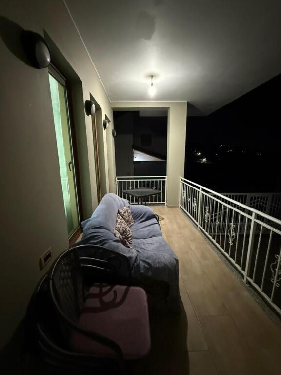 Shitet vile 3 kateshe me cati (me 2 hyrje)