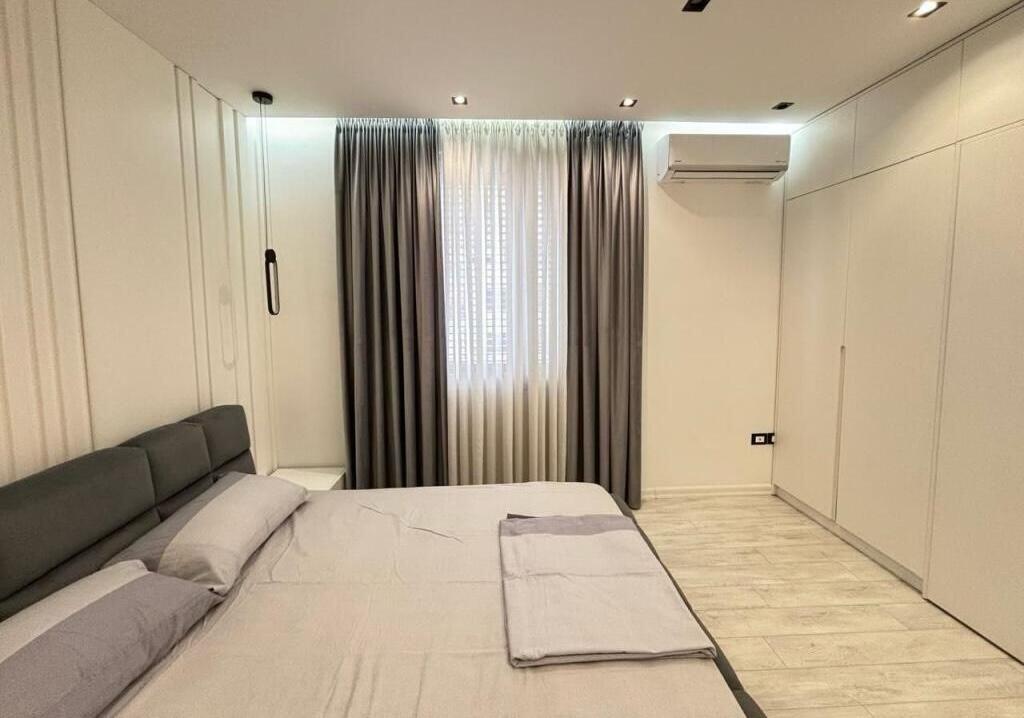 📌 Jepet apartment 3+1+3 poste parkimi me qira te Kompleksi Delijorgji
