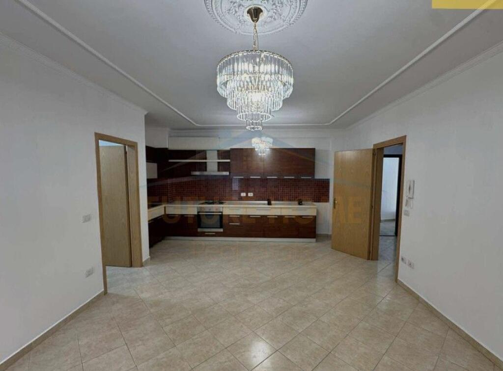 Shitet, Apartament 2+1 –  te “Lin” Yzberisht