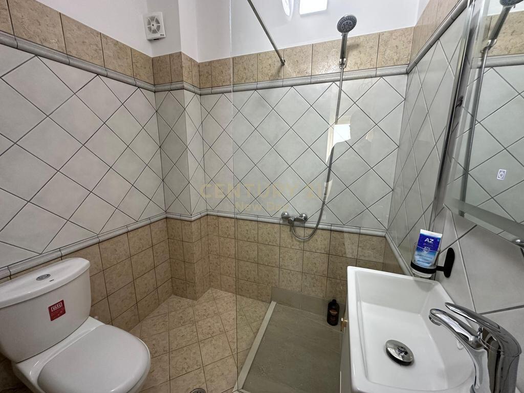 Jepet me Qira Apartament 2+1+2T në Plazh, Durrës - 500€ | 90 m²