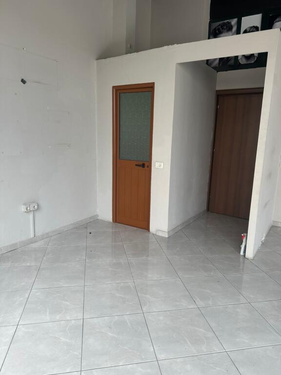 Dyqan me Qera Prane Kmy ne Yzberisht