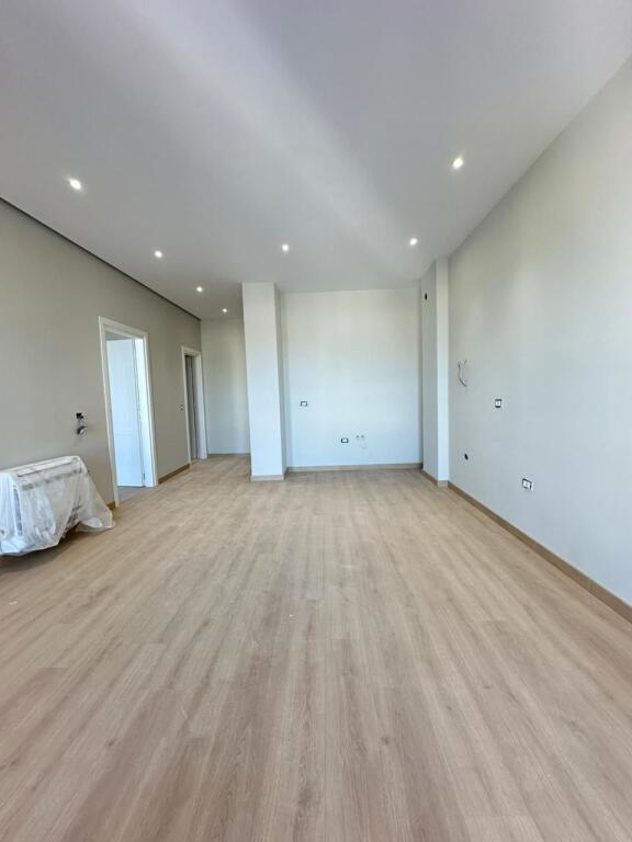 Ufficio in Affitto  Posto Auto, Comune di Parigi