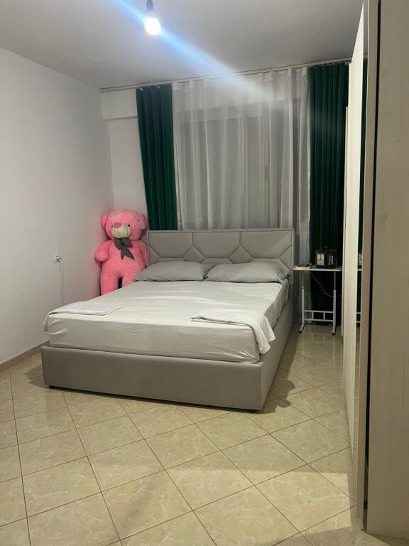 Shitet apartament 2+1+bllk —- 1100€/m2