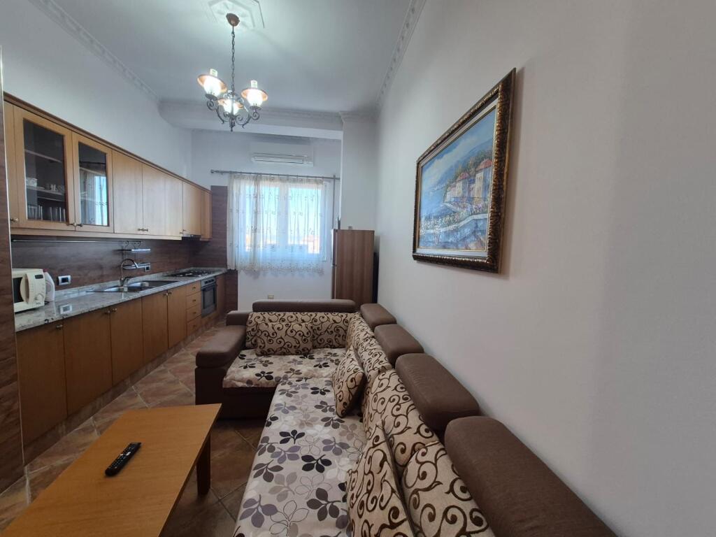 1+1,te blloku i ambasadave rruge e kavajes,cmimi 600 euro