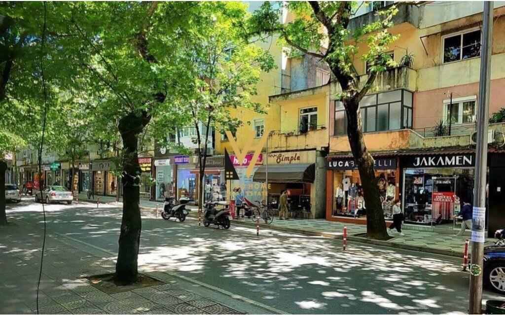 SHOP FOR RENT 35 M2 ON MYSLYM SHYRI STREET 1,000 EURO