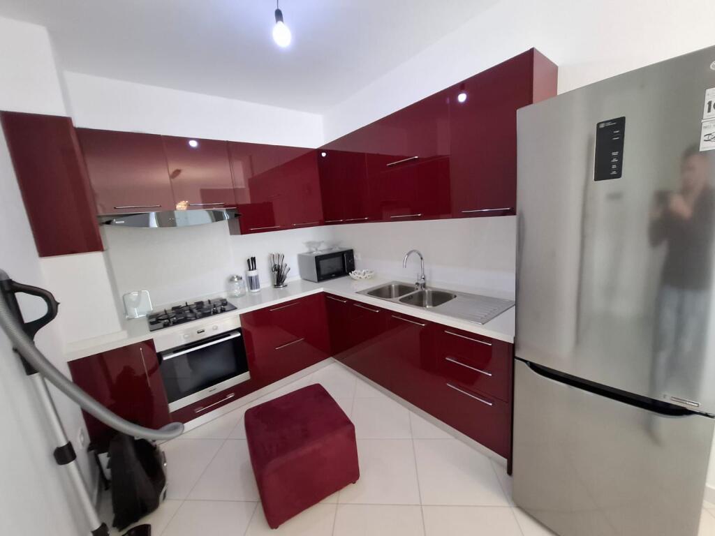 Shitet Apartament 2+1