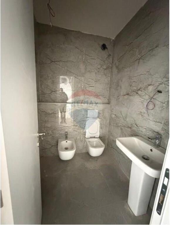 Apartament - Për Shitje - Bulevardi Kashar, Tiranë