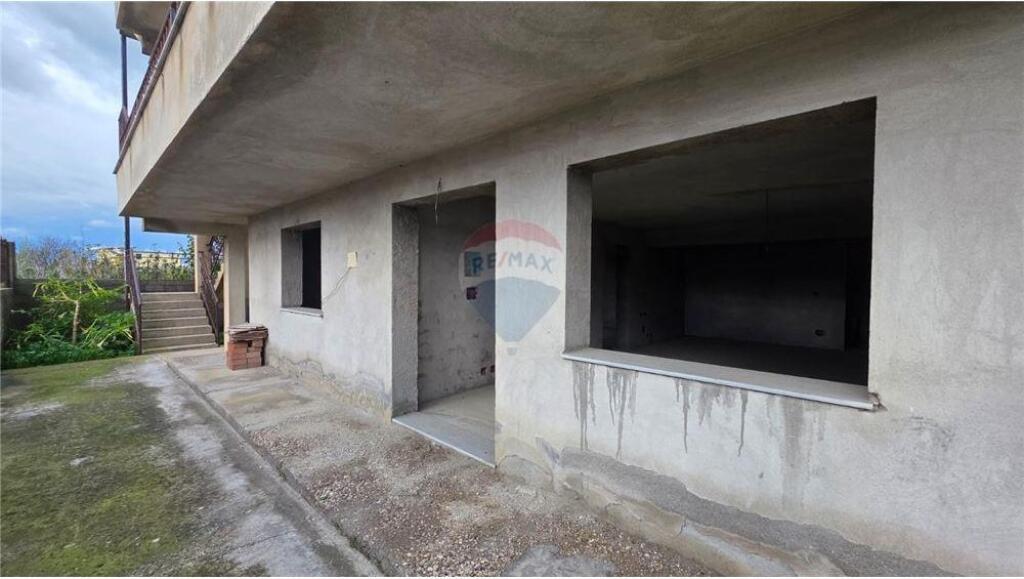 Ndërtesë 4-Katëshe në Shitje