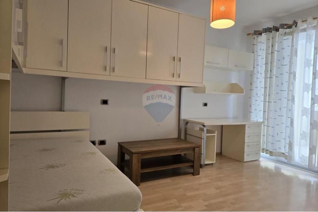 FOR RENT AT THE ZOOLOGICAL GARDEN, PAVAROTI