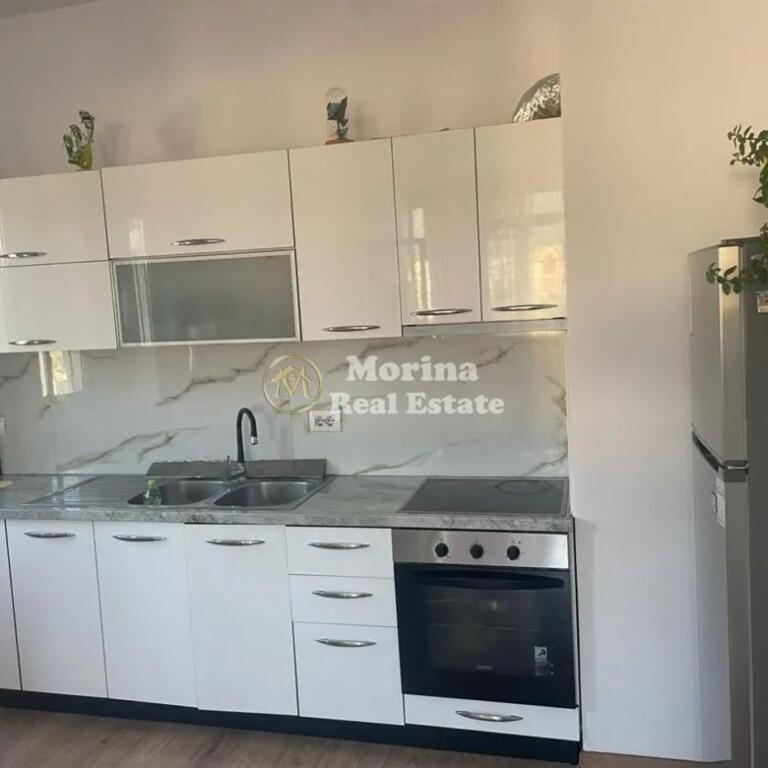 Affitto | Appartamento 2 + 2 | Zona: Xhamllik | 700 €/mese