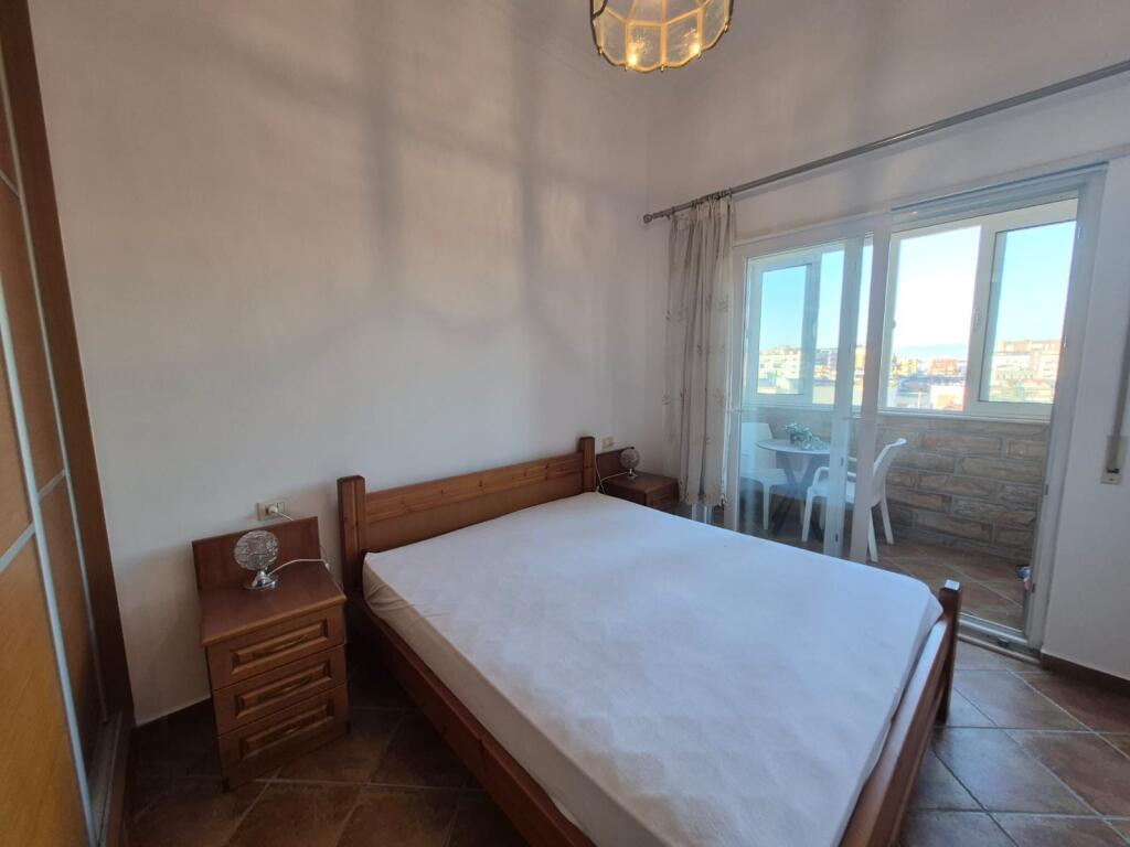 1+1,te blloku i ambasadave rruge e kavajes,cmimi 600 euro