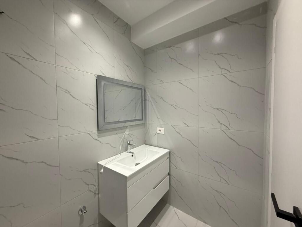 Apartament 1+1 për Shitje – Komuna e Parisit, Rruga Medar Shtylla.