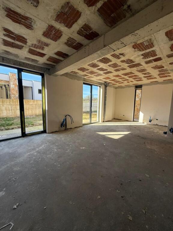 VILE ME PISHINE PER SHITJE NE FARKE