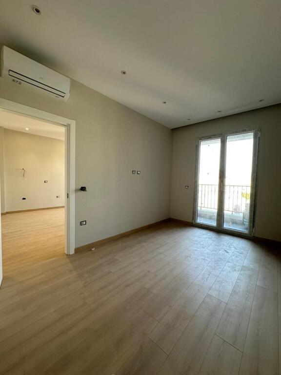 🏢 Jepet me Qira – Zyra + Post Parkimi | Komuna e Parisit