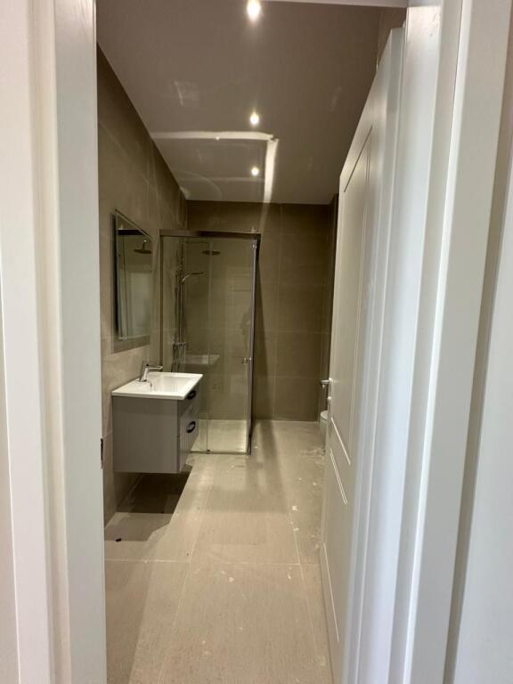 Ufficio in Affitto  Posto Auto, Comune di Parigi