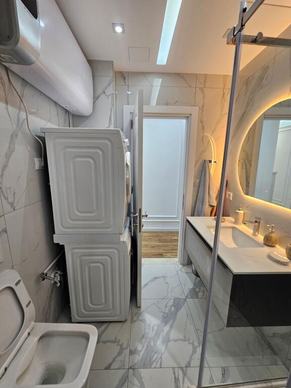 Tek Bulevardi I Ri Jepet Me Qira Apartament 2+1+Parkim Me Mobilim Modern!