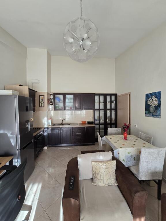 Jepet me qera apartament 1+1 ,Rruga e Teleferikut/Fresk!
