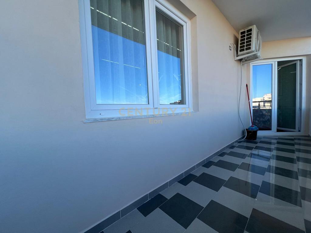 Shitet, Apartament 3+1+2, Prane Markates Durres !