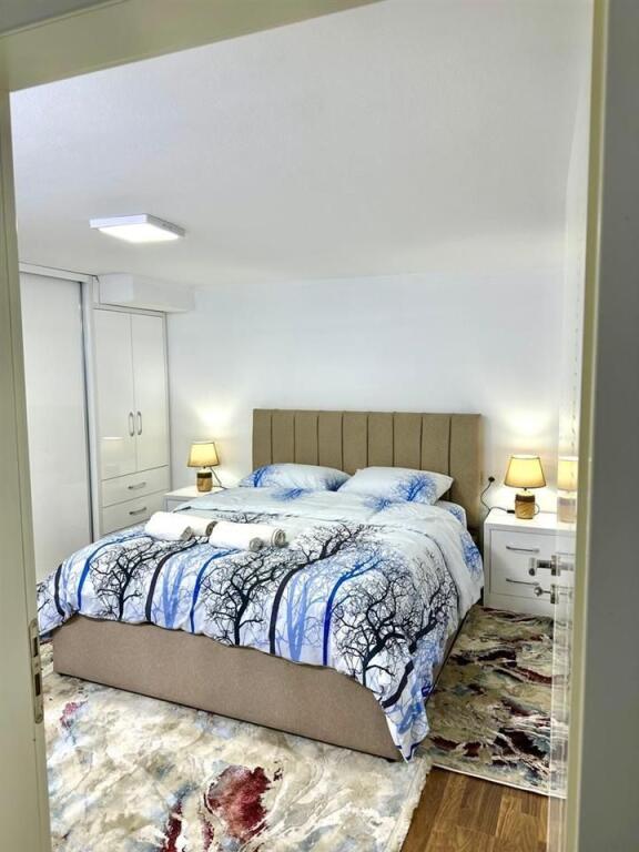 JEPET ME QIRA 1+1 ASTIR 60.000 LEKE