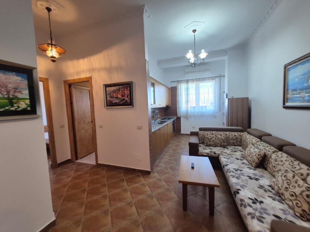 1+1,te blloku i ambasadave rruge e kavajes,cmimi 600 euro