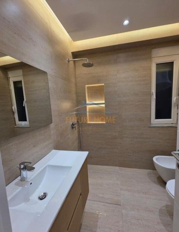 Shitet, Apartament 2+1+2, pranë në Ish Ekspozita, Tiranë