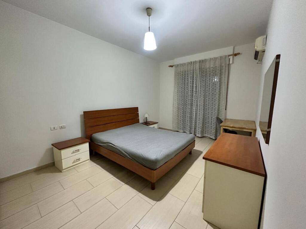 Apartament 2+1 me Qira Prane Pazarit te Ri