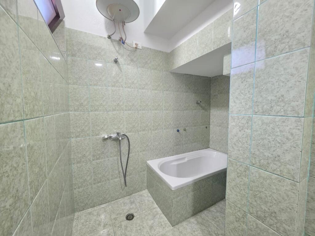 Me Qera: Garsoniere me Kuzhine Vec +1 Post Parkimi ✨️ || Rrethrrotullimi Shkoze📍 (3 min nga rrethi🔥) 300€/muaj