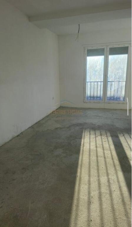 SHITET APARTAMENT 2+1+VERANDE ALI DEM