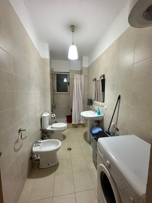 Apartament 2+1 me Qira Prane Pazarit te Ri