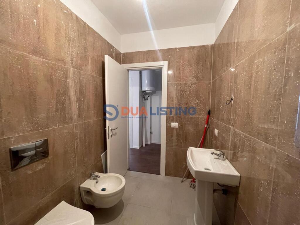 Office space for rent at Pazari i Ri