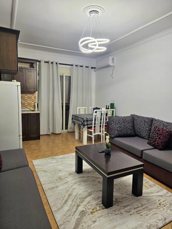 Jepet me qera apartament 2+1 Fresk!
