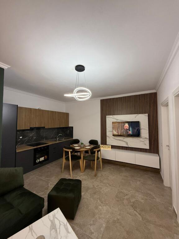 Shitet Apartament 1+1 me Depo dhe Parkim – Shkëmbi i Kavajës