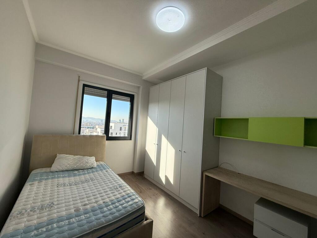 Jepet me qira apartament 2+1 perball UET ne porcelan