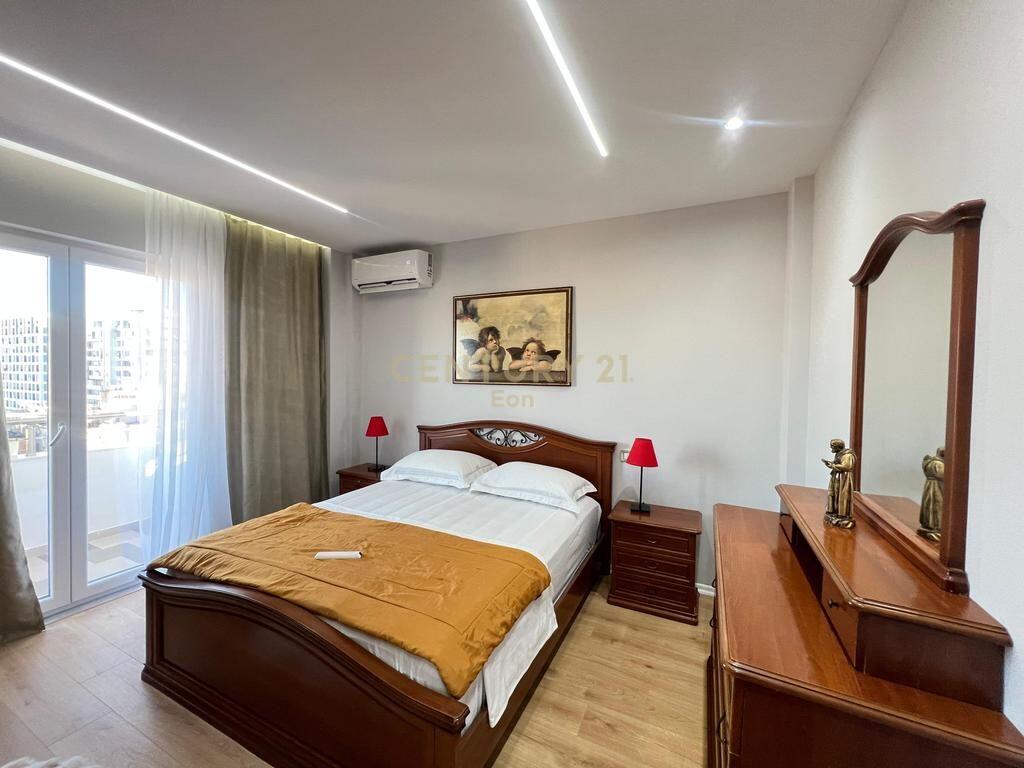 Shitet, Apartament 3+1+2, Prane Markates Durres !