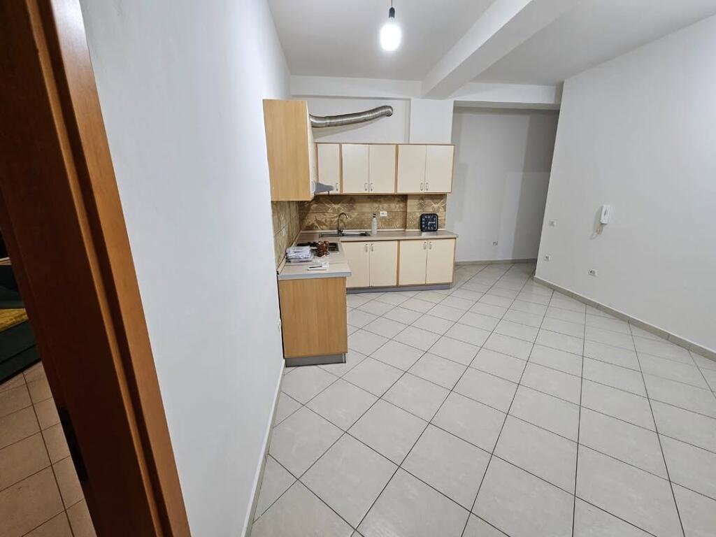 JEPET ME QIRA APARTAMENT 2+1 + GARAZH – KOPSHTI ZOOLOGJIK / PICERI PAVAROTI,