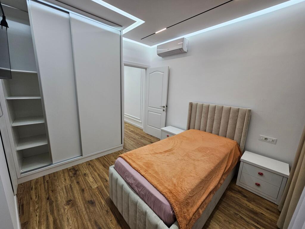 Tek Bulevardi I Ri Jepet Me Qira Apartament 2+1+Parkim Me Mobilim Modern!