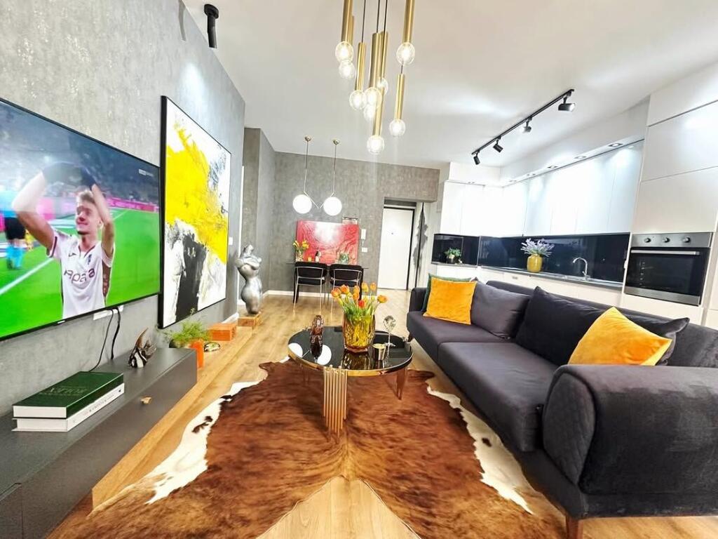 21 Dhjetori, Brenda Unazes se Vogel shesim: apartament 1+1