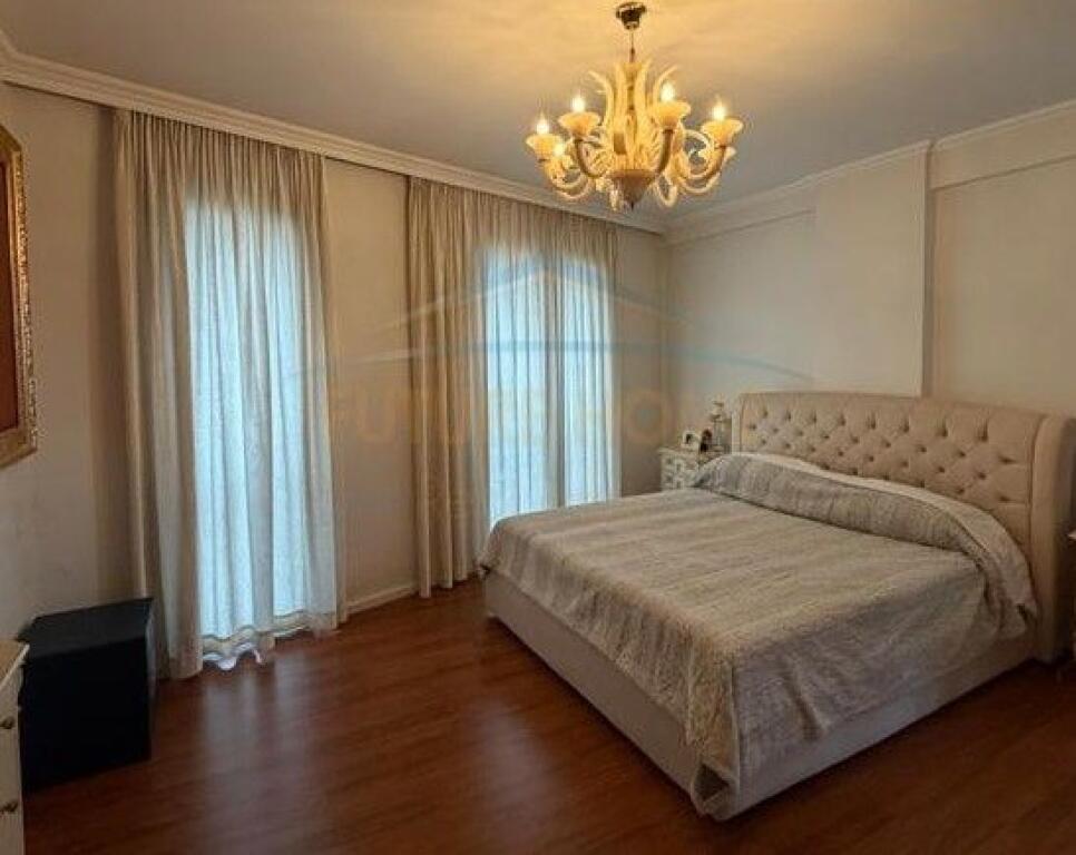 For sale, Apartment 3+1+2+2 Parking Spaces, Elbasan Street, Tirana