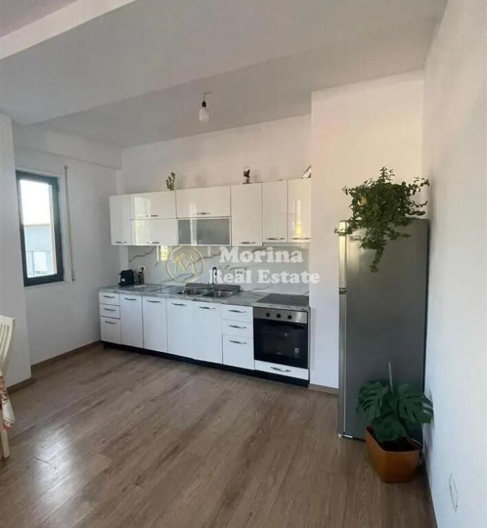 Affitto | Appartamento 2 + 2 | Zona: Xhamllik | 700 €/mese