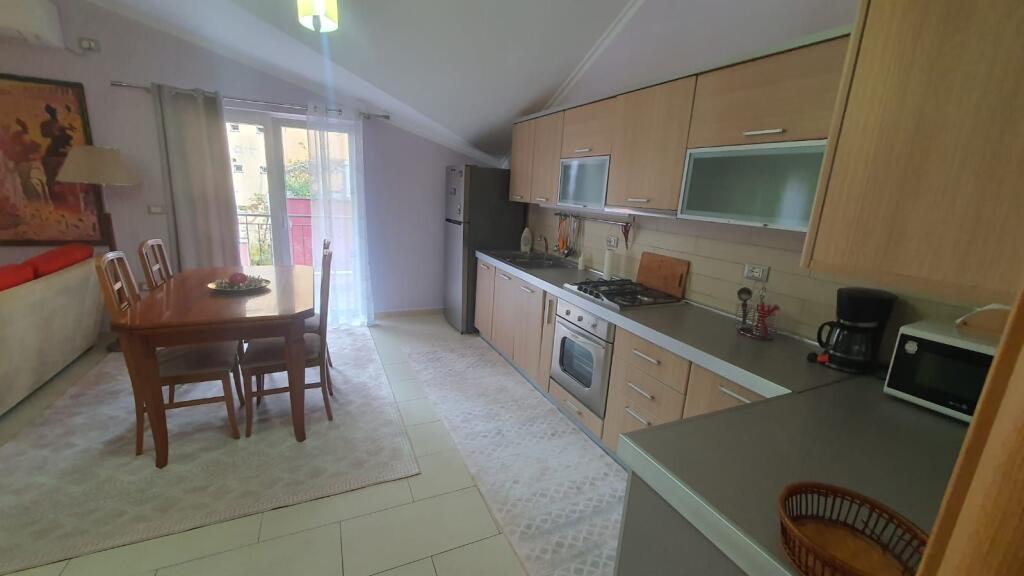 Appartamento 3+1 in affitto a Komuna Parisit