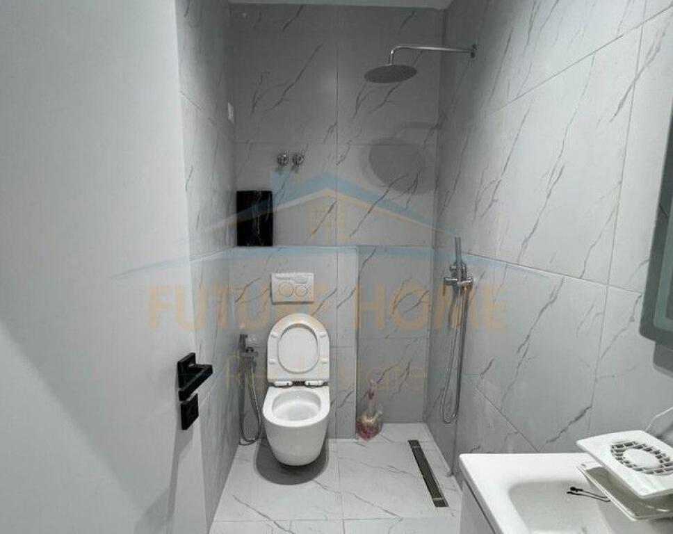 Shitet, Apartament 1+1, Komuna e Parisit, Tirane
