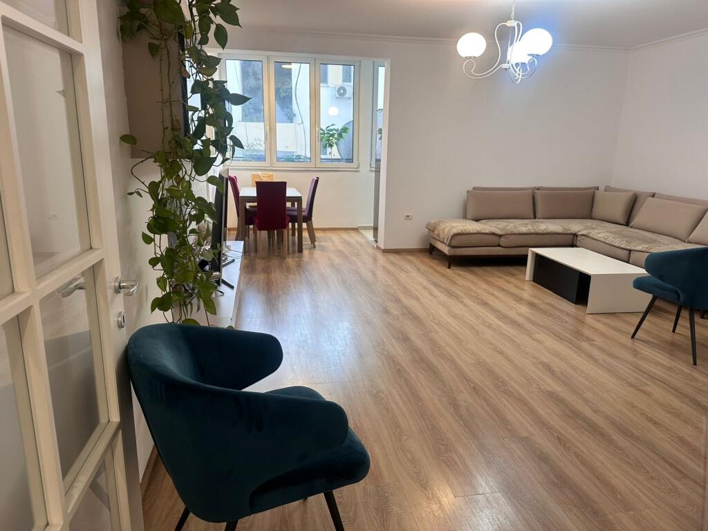 Apartament 3+1 plus Depo ne qender te Tiranes