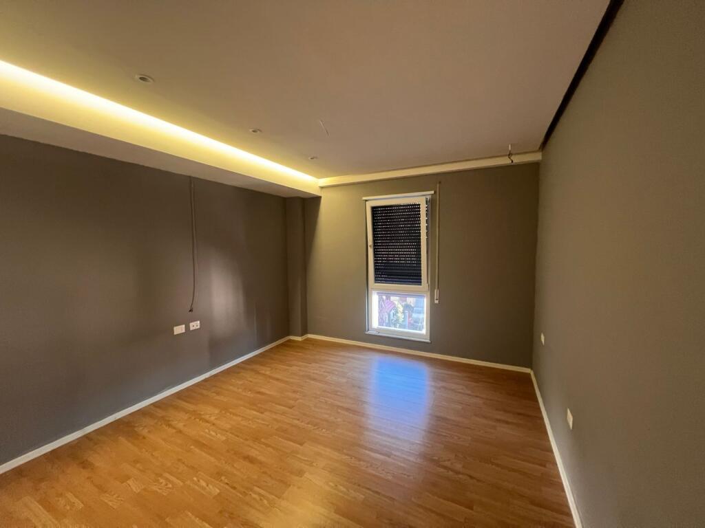 Ambient për Zyrë – Rruga e Dibrës