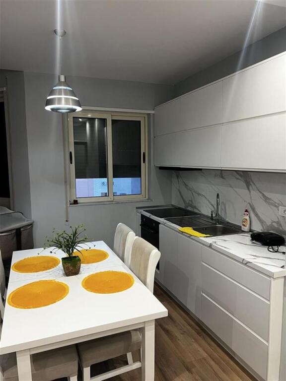 Jepet apartament me qera 1+1