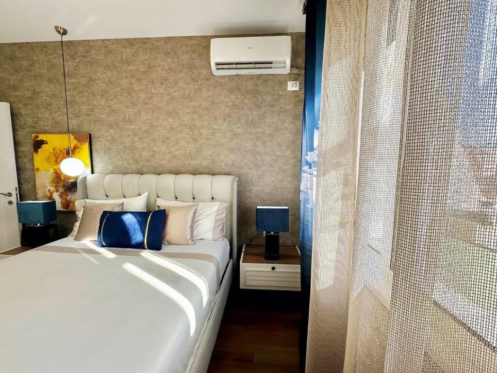 21 Dhjetori, Brenda Unazes se Vogel shesim: apartament 1+1