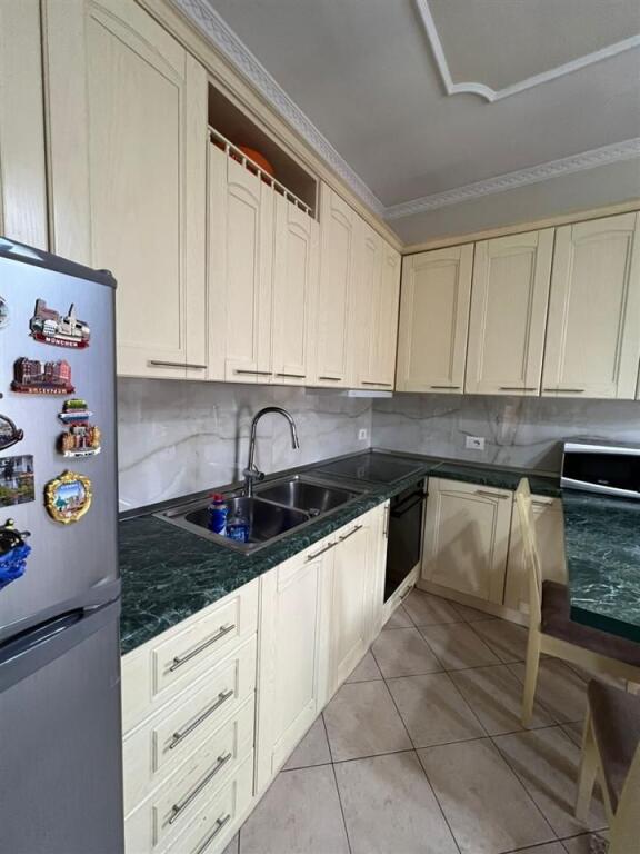 APARTAMENT ME QIRA 2+1 TE RRUGA IRFAN TOMINI, VASIL SHANTO